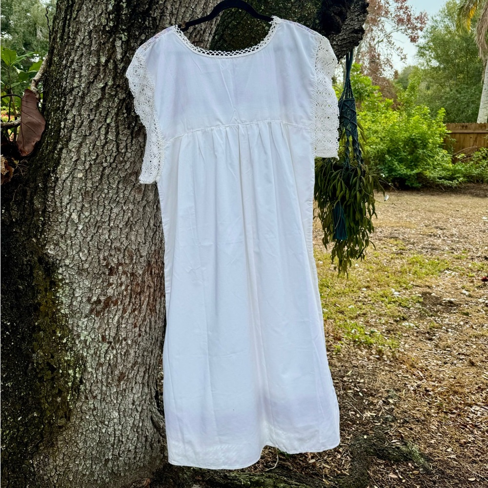 XL Vtg.Oaxaca Handmade embroidered white+purple maxi dress with crochet details. - Picture 3 of 13